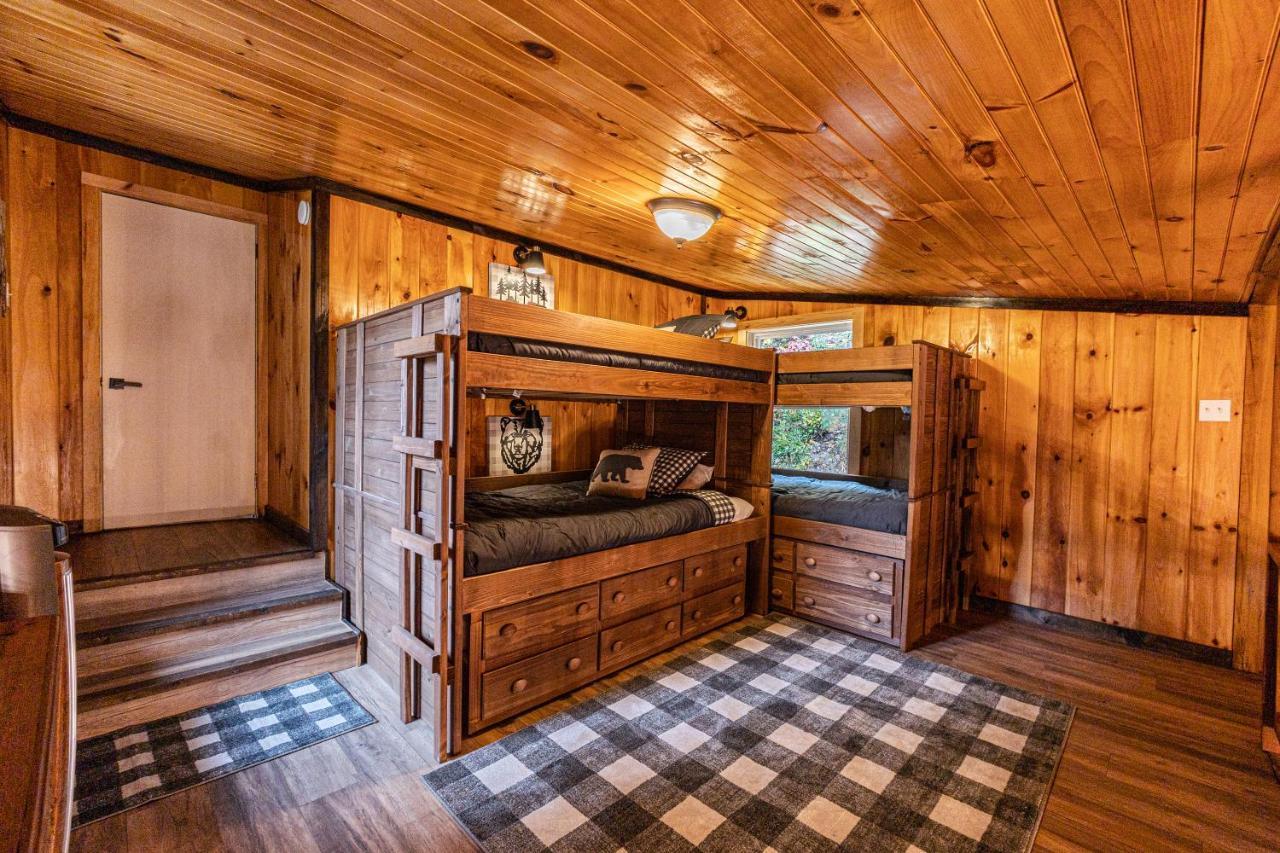 Fun Cabin With Hot Tub, Pool Table & Fire Pit - Big Blue Брайсън Сити Екстериор снимка